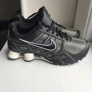 Nike women’s Shox Turbo XII SIZE 8 black white